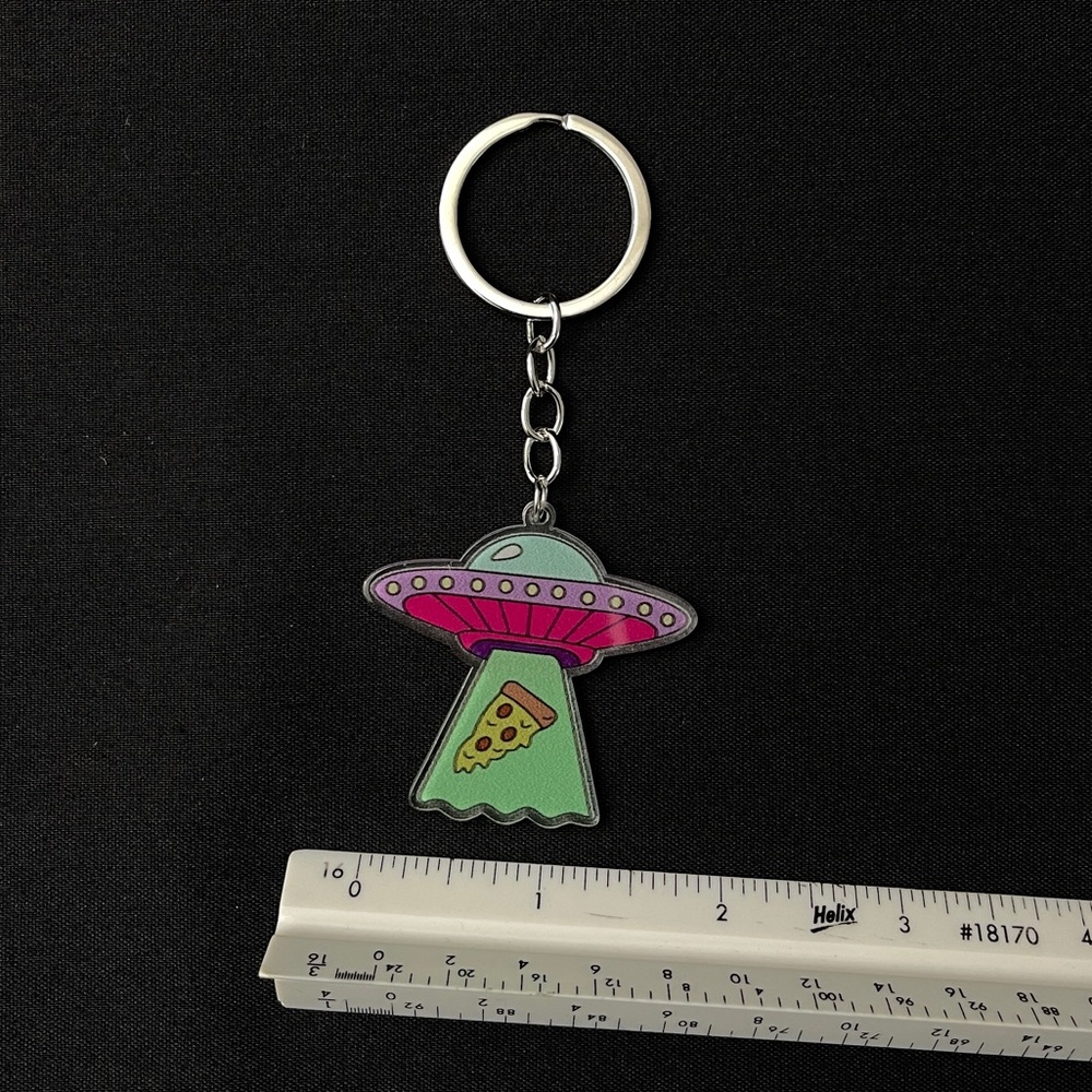 UFO Beaming Up a Slice of Pizza Keychain - Picture 7 of 7